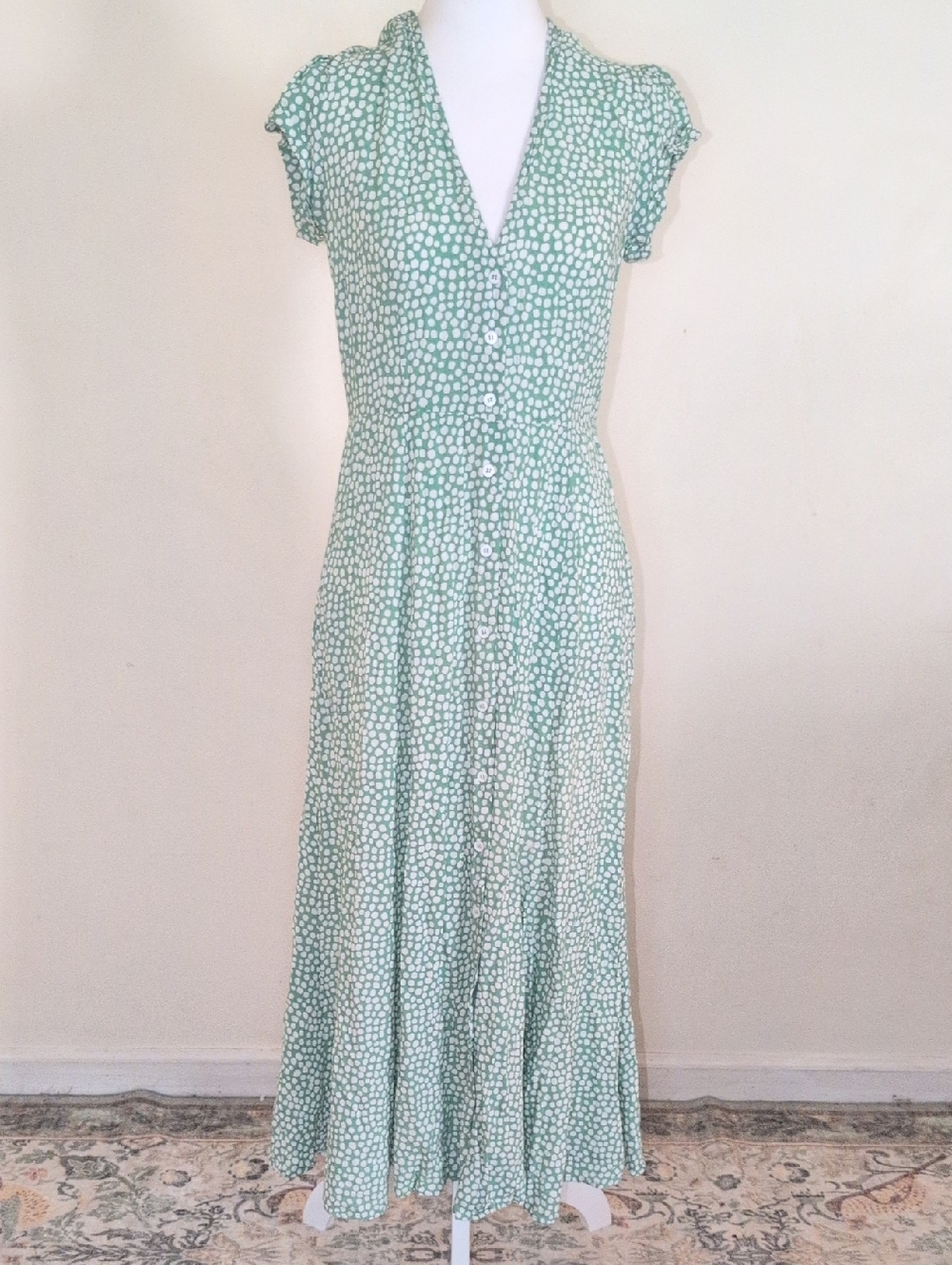 Sage Green Button-Front V-Neck Maxi Dress Size L